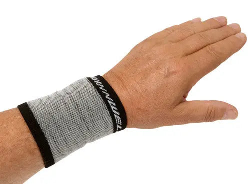 MUÑEQUERA WINNWELL RESISTENTE AL CORTE. BAUER